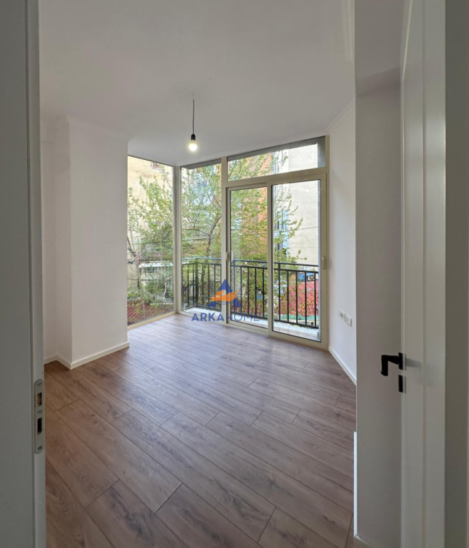 SHITET APARTAMENT 1+1 43M2 NE RRUGEN E DURRESIT "PROKURORIA E TIRANES (Haxhi Hysen Dalliu).