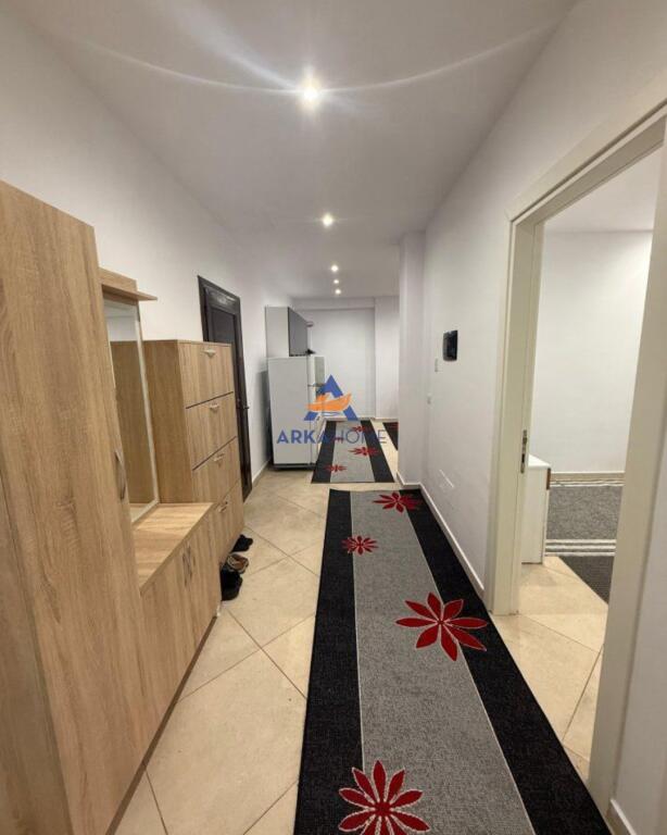 JEPET APARTAMENT ME QERA 2+1+BALLKON PRANE "BOHEM, UNAZA E RE"