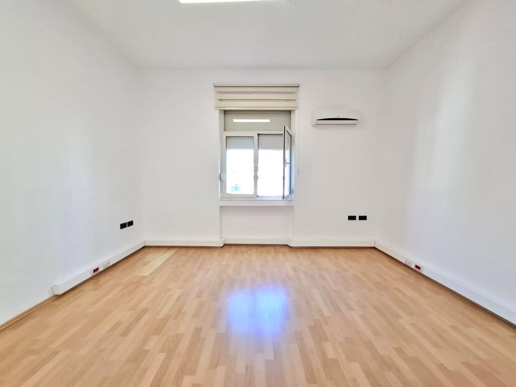 For Rent: Office (280m2) 📍Blloku / Twin Towers | 5 Work Rooms + Kitchen & 3wc