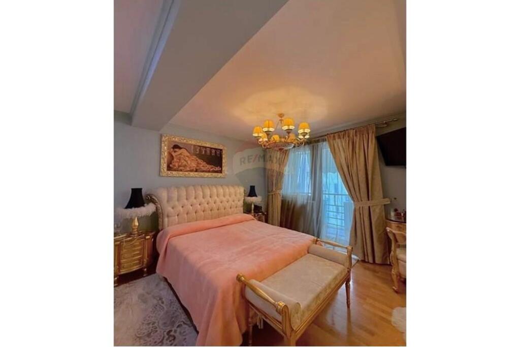Shitet Super Apartament 3+1+2 Bulevardi Zogu 1