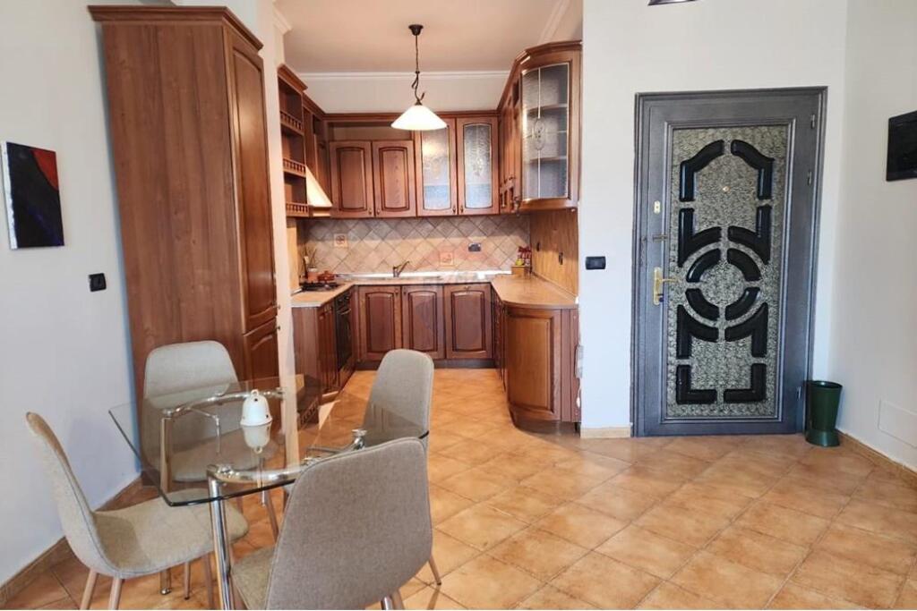 !Apartament 2+1 për Qira te Rruga e Kavajës!