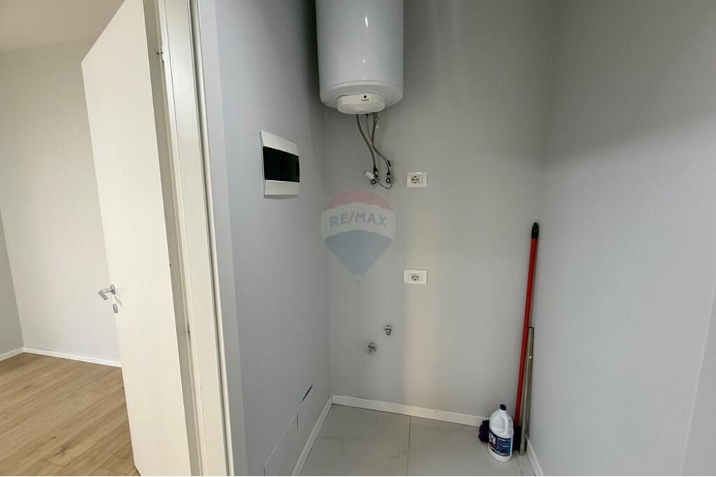 Office for Rent at Pazari i Ri