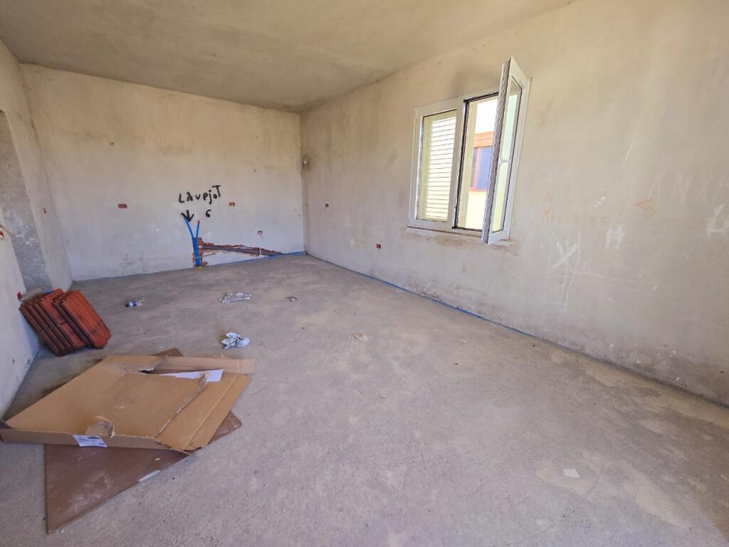 VILLA A DUE PIANI IN VENDITA A SHKALLNUR, DURRES
