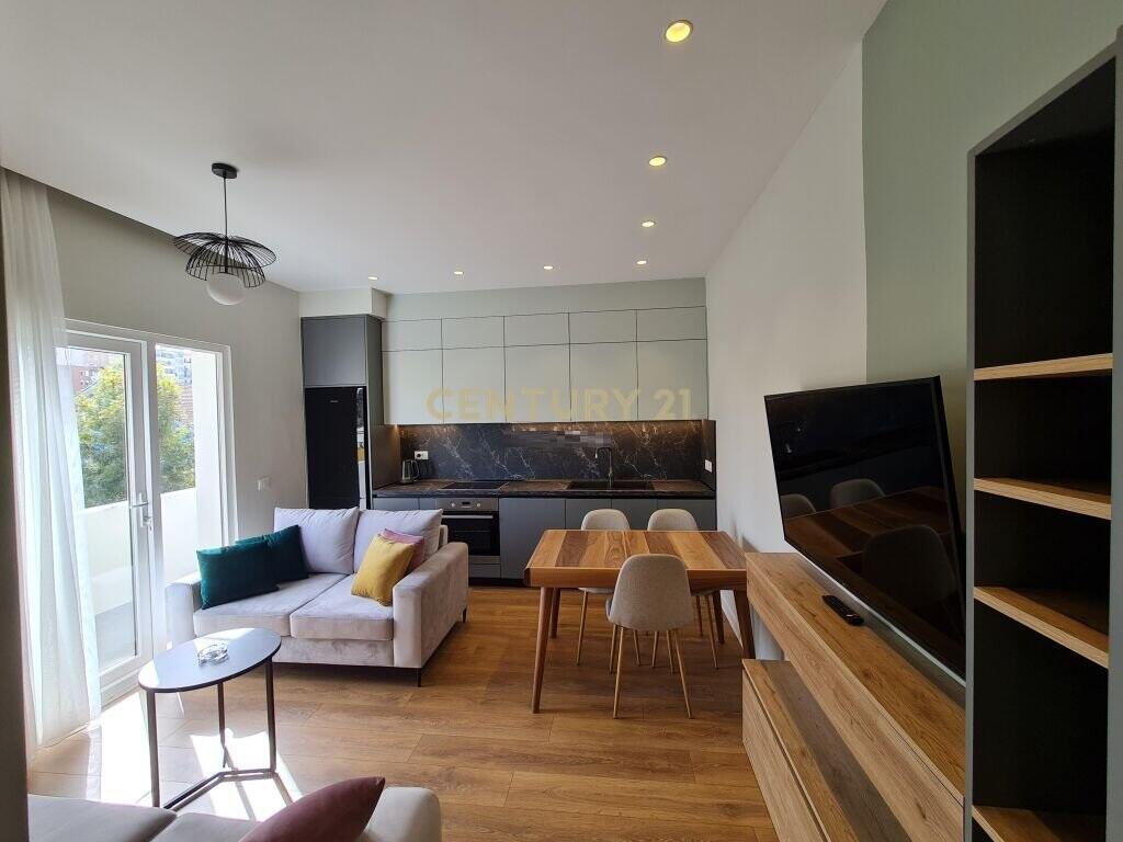 Shesim Apartament 2+1 dhe Garsoniere tek Kryqezimi 21 Dhjetorit