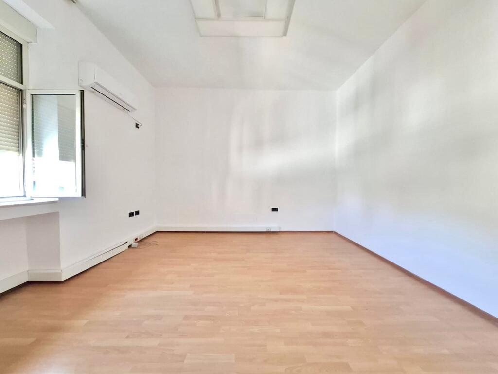 For Rent: Office (280m2) 📍Blloku / Twin Towers | 5 Work Rooms + Kitchen & 3wc