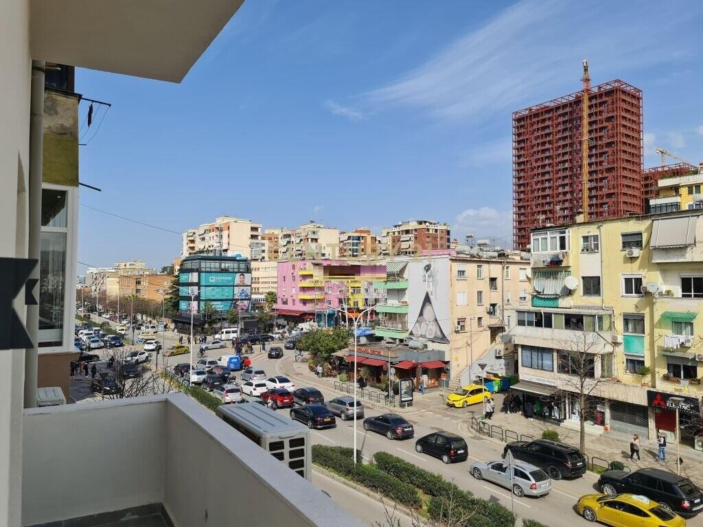 Shesim Apartament 2+1 dhe Garsoniere tek Kryqezimi 21 Dhjetorit