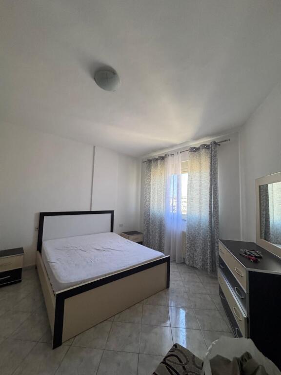 Jepet me Qira Apartament 1+1 te Stacioni i trenit