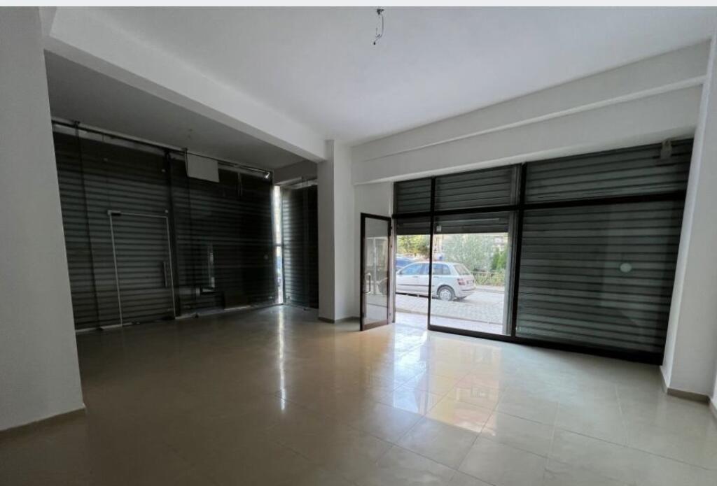 Spazio commerciale in affitto