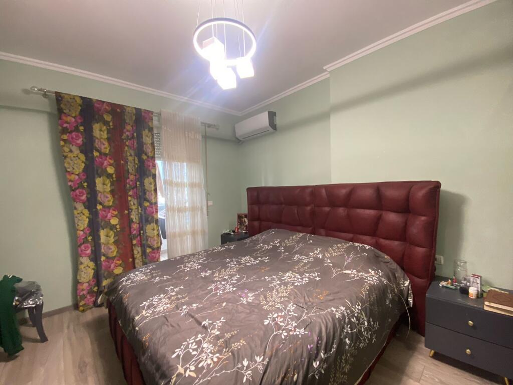 Rruga Kavajës Shitet Apartament 2+1