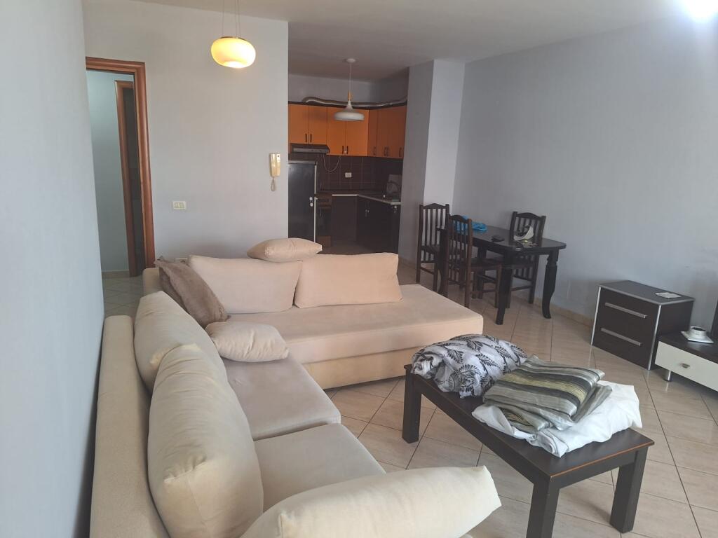 APARTAMENT 2+1 ME QIRA NE SELVIA