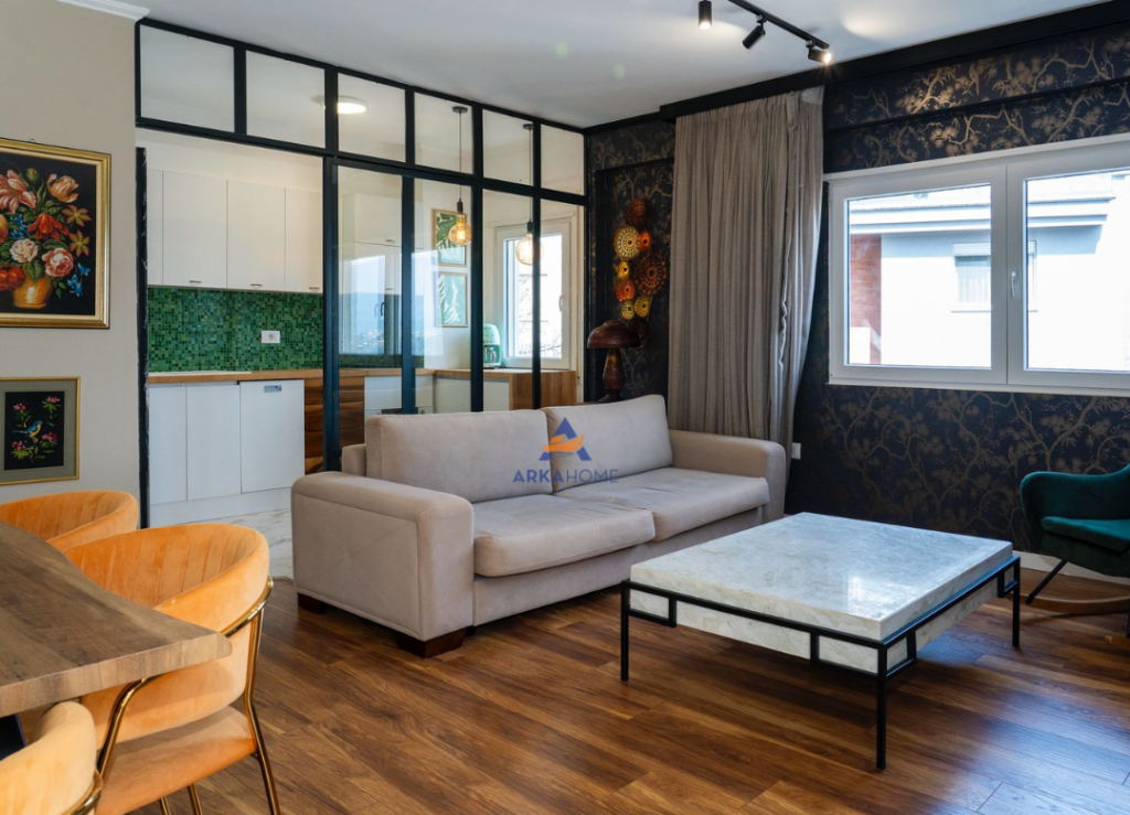 SHITET APARTAMENT 2+1+BALLKON TE LIQENI ARTIFICIAL.