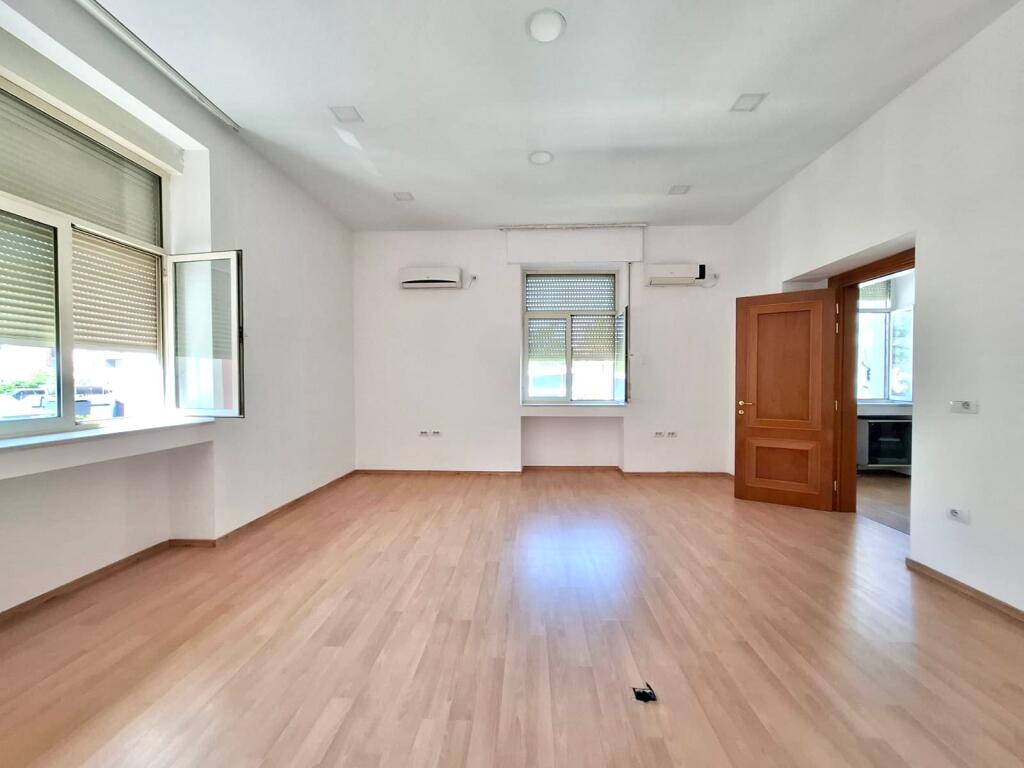 For Rent: Office (280m2) 📍Blloku / Twin Towers | 5 Work Rooms + Kitchen & 3wc