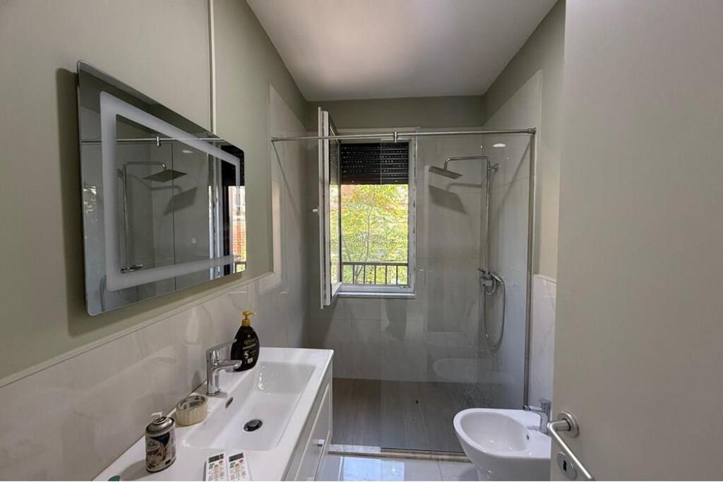 Office for Rent at Pazari i Ri