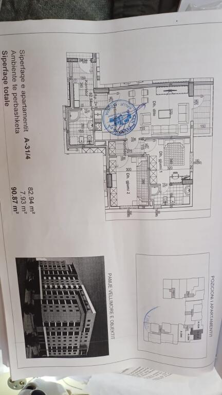 Shitet apartament 2+1+2 tek Vila L, astir