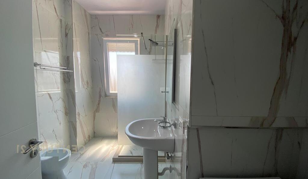 Appartamento 1+1 in Affitto in Via 5 Maji, Tirana