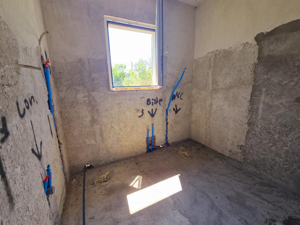 VILLA A DUE PIANI IN VENDITA A SHKALLNUR, DURRES