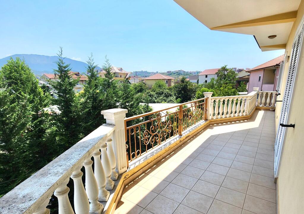 For Rent – Shkozë, Disha Street (near the New Bridge) 2+1 +2wc +3balcony And 1 Super Kitchen + With 1 Parking