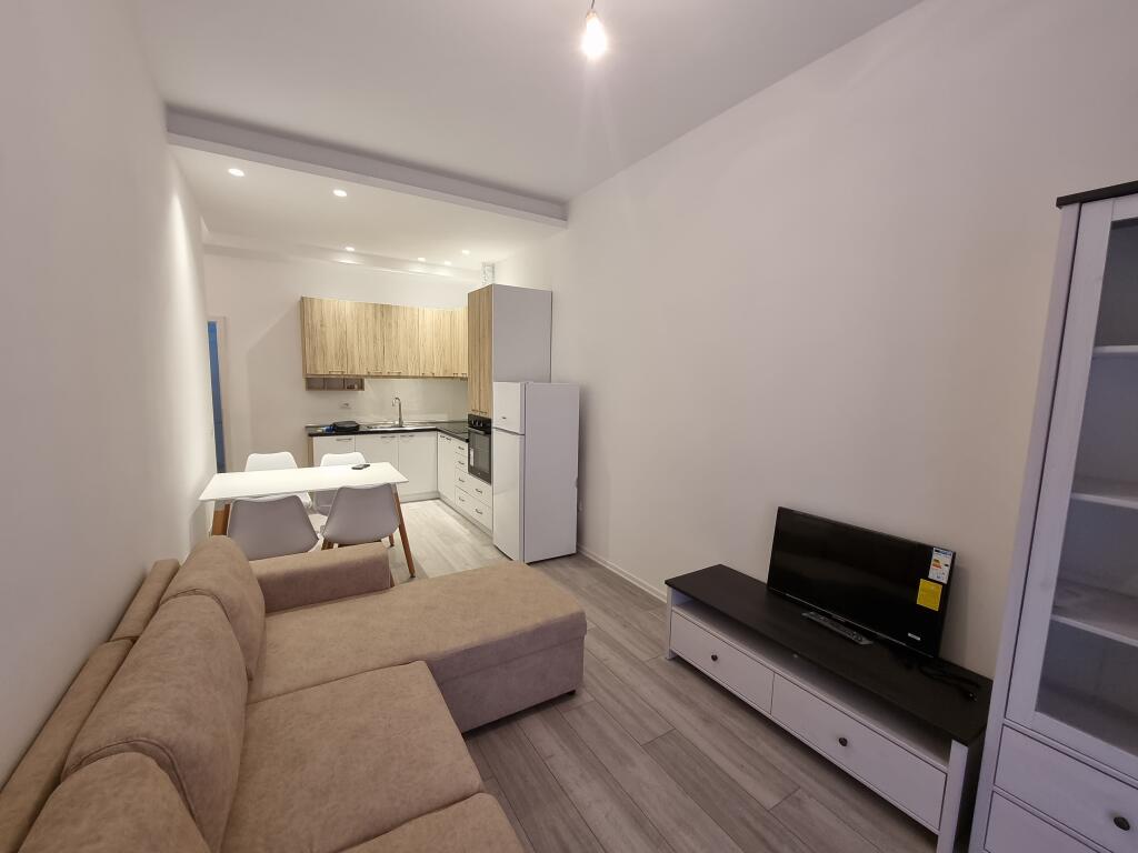 Apartament 1+1 ne Mangalem, Ali Demi