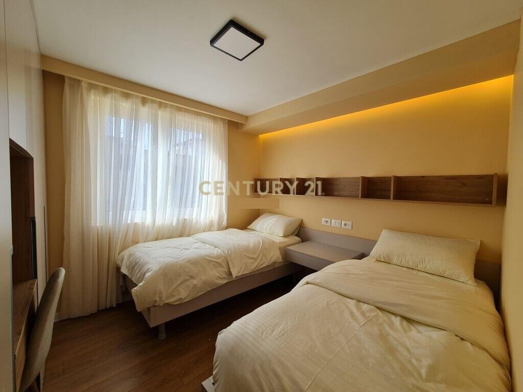 Shesim Apartament 2+1 dhe Garsoniere tek Kryqezimi 21 Dhjetorit