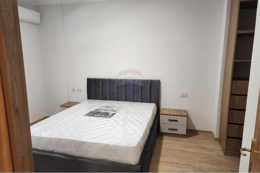 2+1+2 apartment for rent Zogu i Zi Logosi
