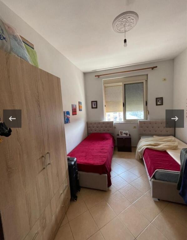 Shitet apartament 2+1+2 tek Vila L, astir