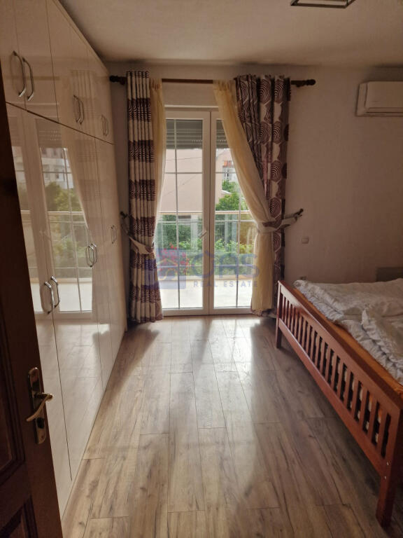 Apartament 2+1 për qira në 5 Maj.