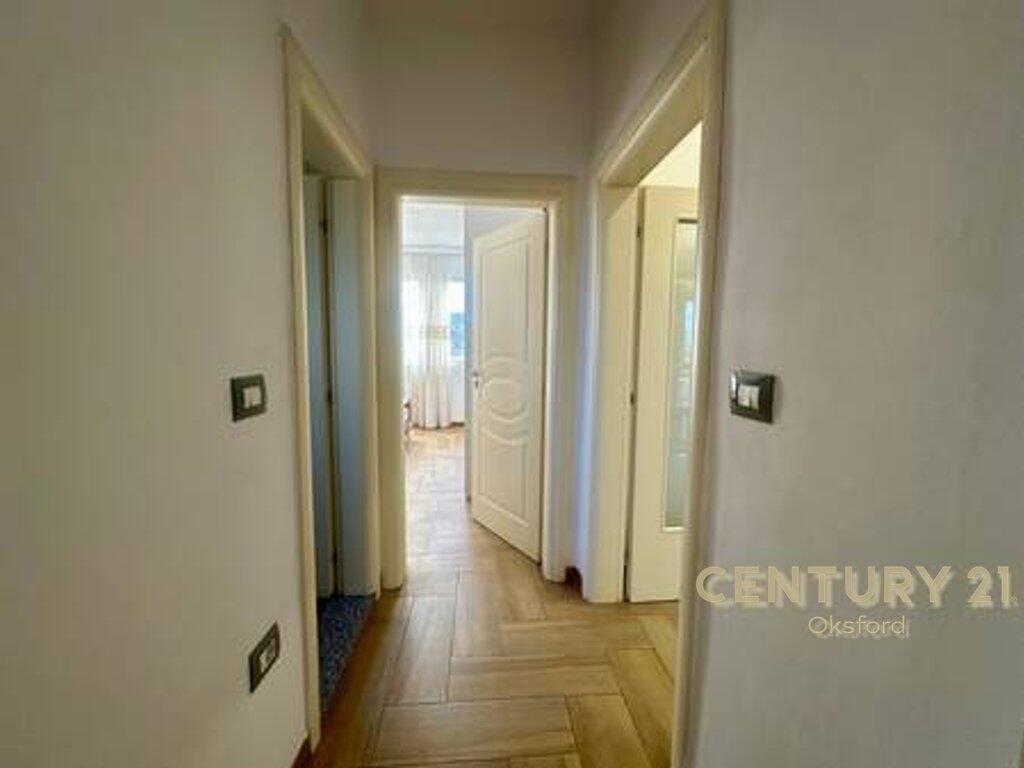 Japim me qira apartament 2+1 tek Mozaiku i Tiranes!      OKS117525