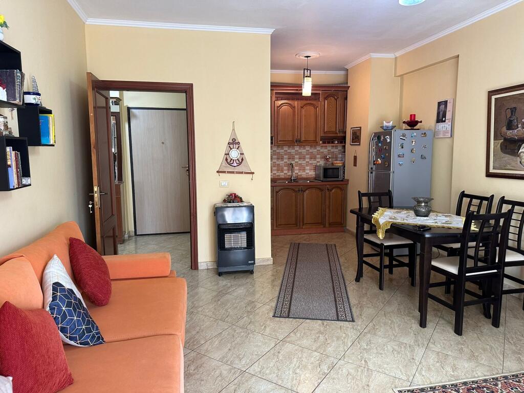 APARTAMENT 2+1 ME QIRA PERBALLE DELIJORGJIT