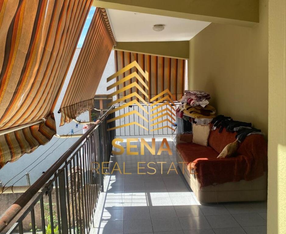 Qira, vilë 3-katëshe, Fresk, 1600 Euro/muaj
