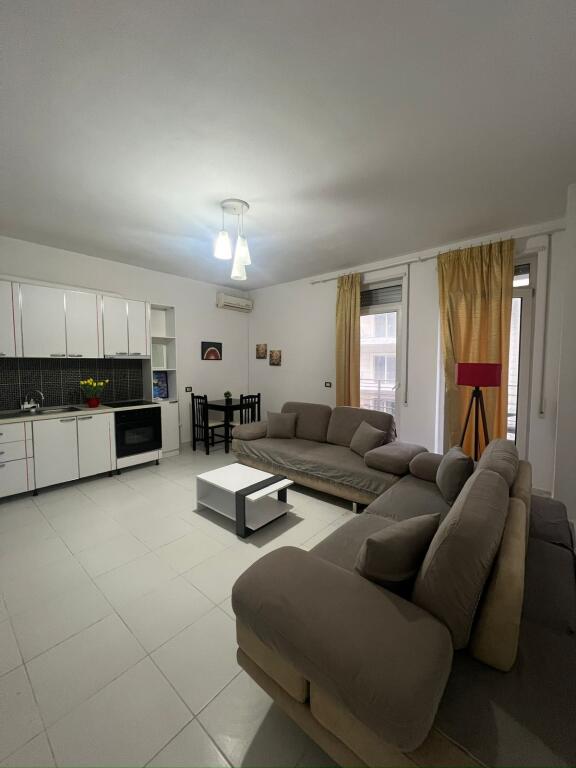 Apartament 1+1 me qira tek kopshti botanik