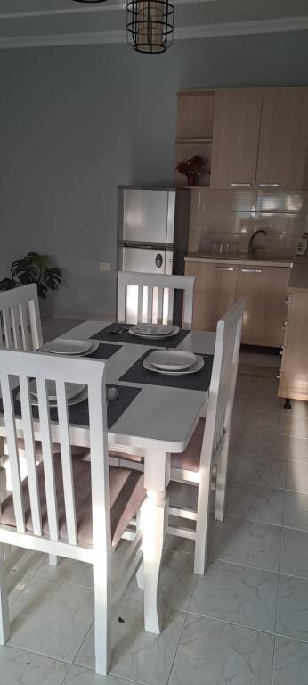 Jepet Me Qera Apartament 2+1+1 Ballkon