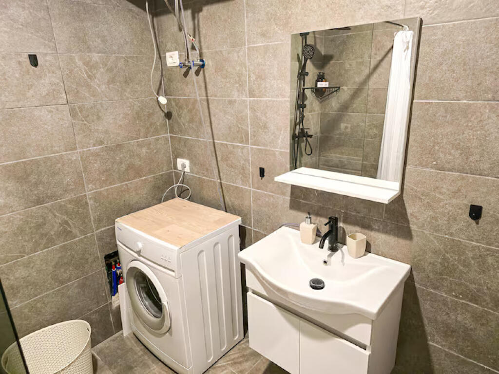 Apartament me qera 2+1 tek Bulevardi Bajram Curri (ID B221324) Tirane.