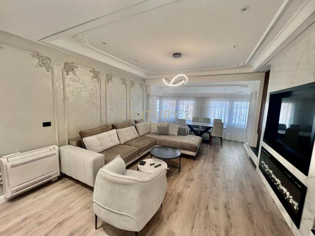 For sale Apartment 2+1+2 in Saranda – Magical View of the Sea!