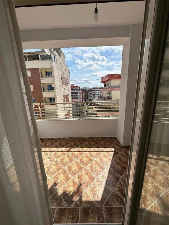 APARTAMENT 2+1+2 Prane Rruges Astir