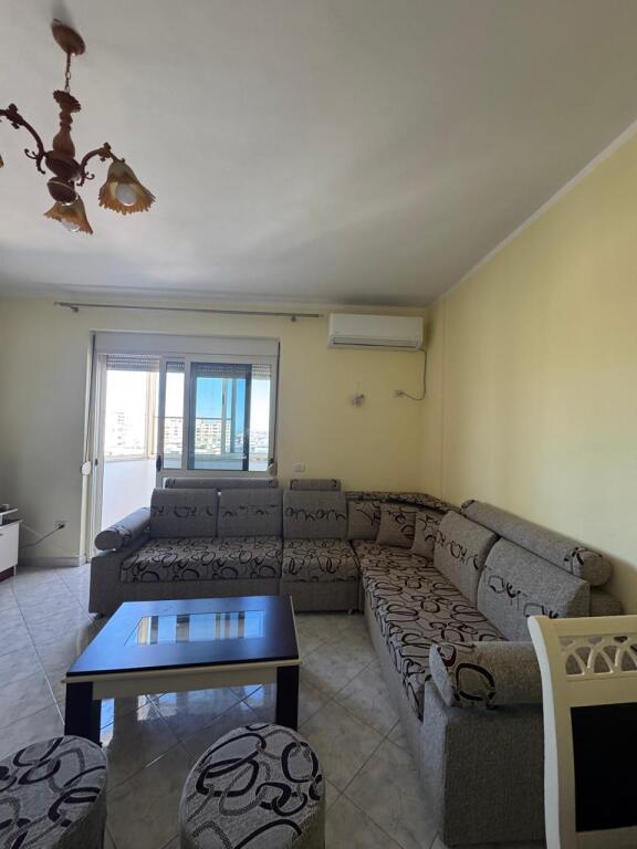 Jepet me Qira Apartament 1+1 te Stacioni i trenit