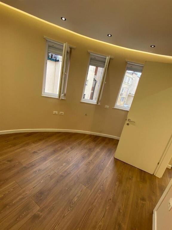 OFFICE FOR RENT 75 M2 DURRES STREET