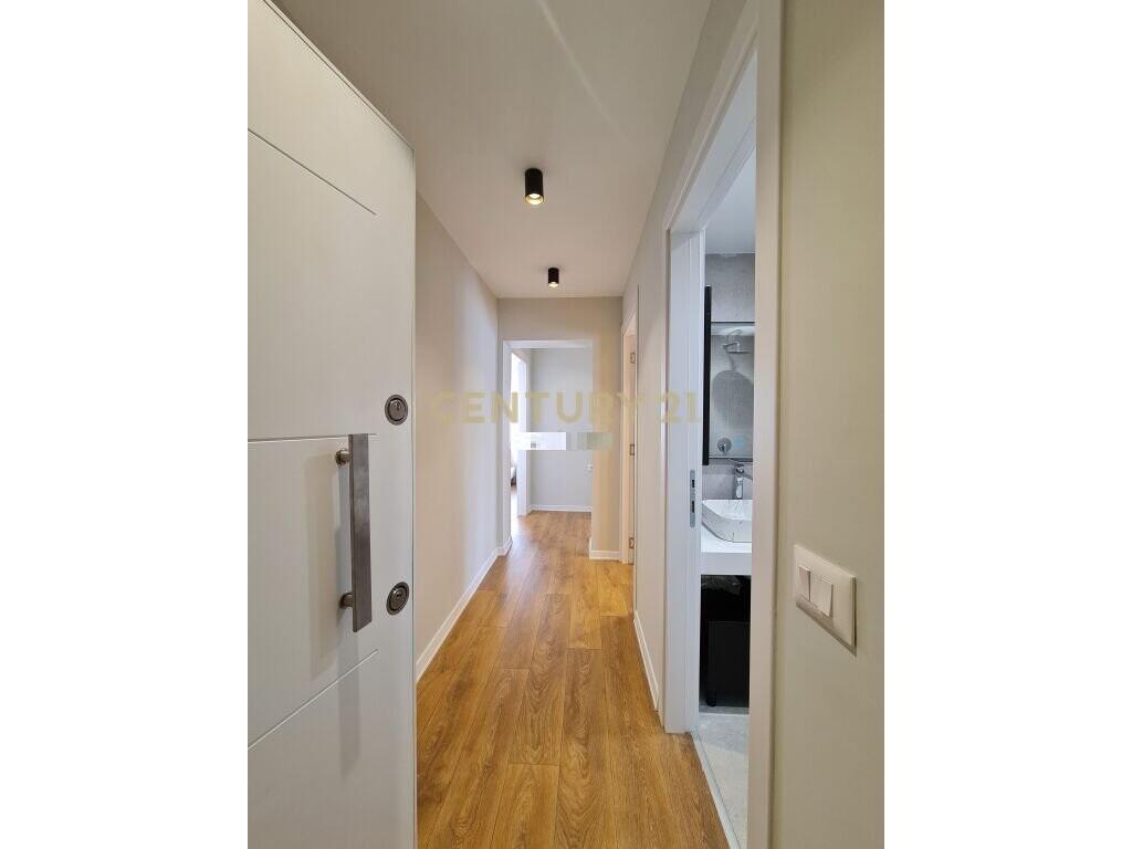 Shesim Apartament 2+1 dhe Garsoniere tek Kryqezimi 21 Dhjetorit