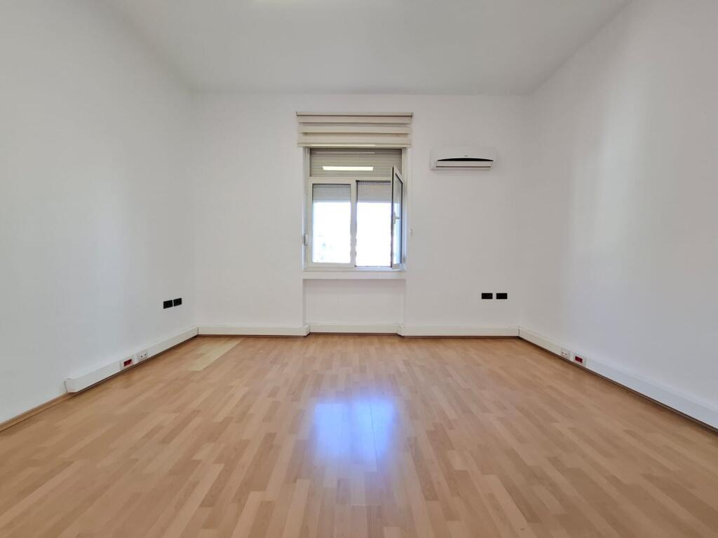 For Rent: Office (280m2) 📍Blloku / Twin Towers | 5 Work Rooms + Kitchen & 3wc