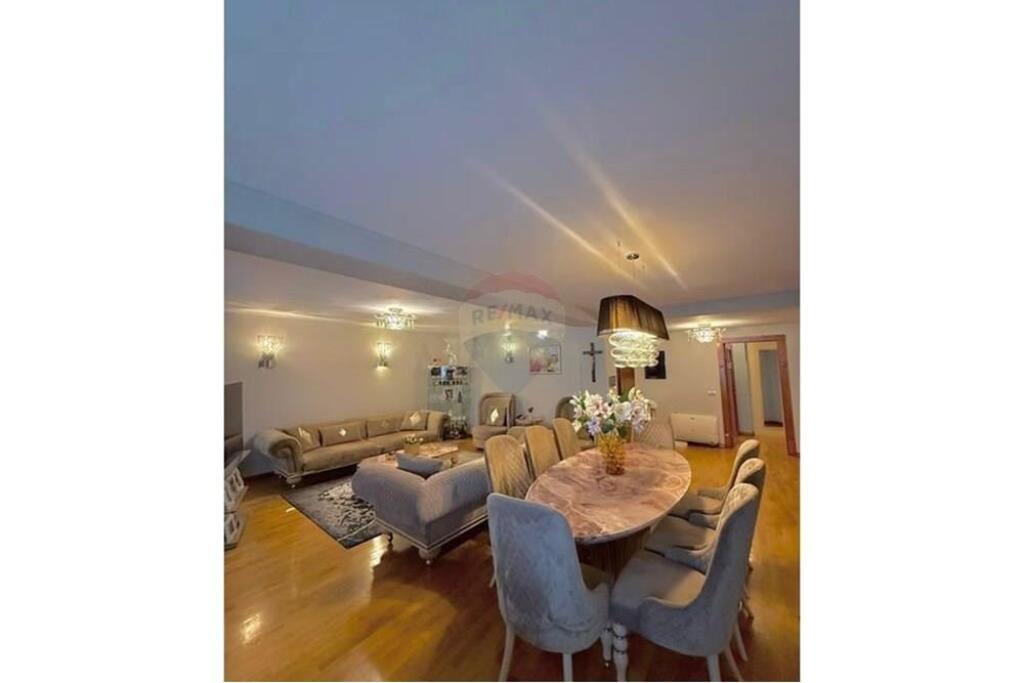 Shitet Super Apartament 3+1+2 Bulevardi Zogu 1