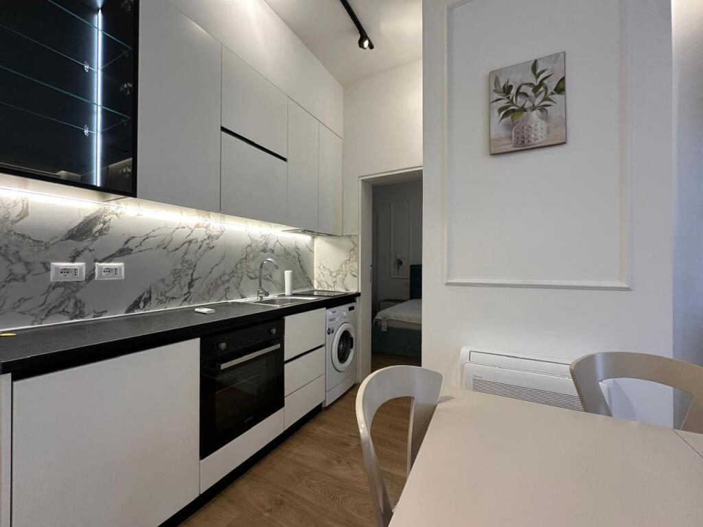 Rent Apartment 1+1 Near the intersection of the Paris Commune
