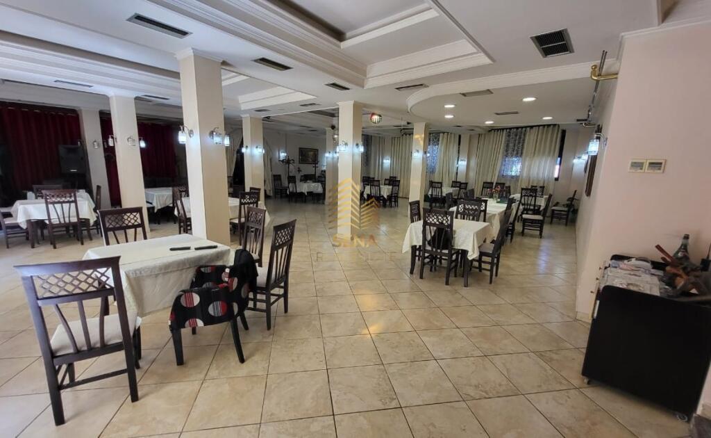 Për qira, Ambient Biznesi (bar-restorant), Kinostudio.