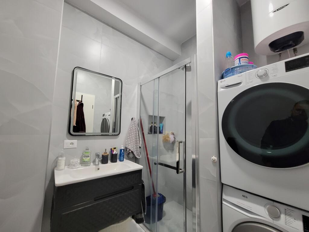 Shitet, Apartament 2+1+2 "Ali Demi" - Tiranë.