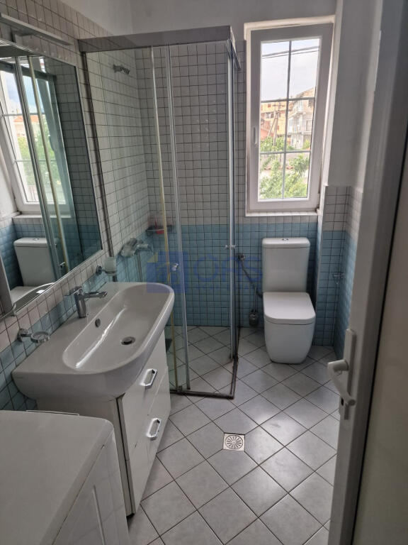 Apartament 2+1 për qira në 5 Maj.