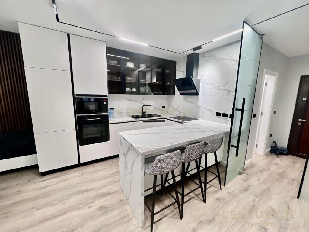 For sale apartment 2+1+2 in Saranda with a fantastic sea view!