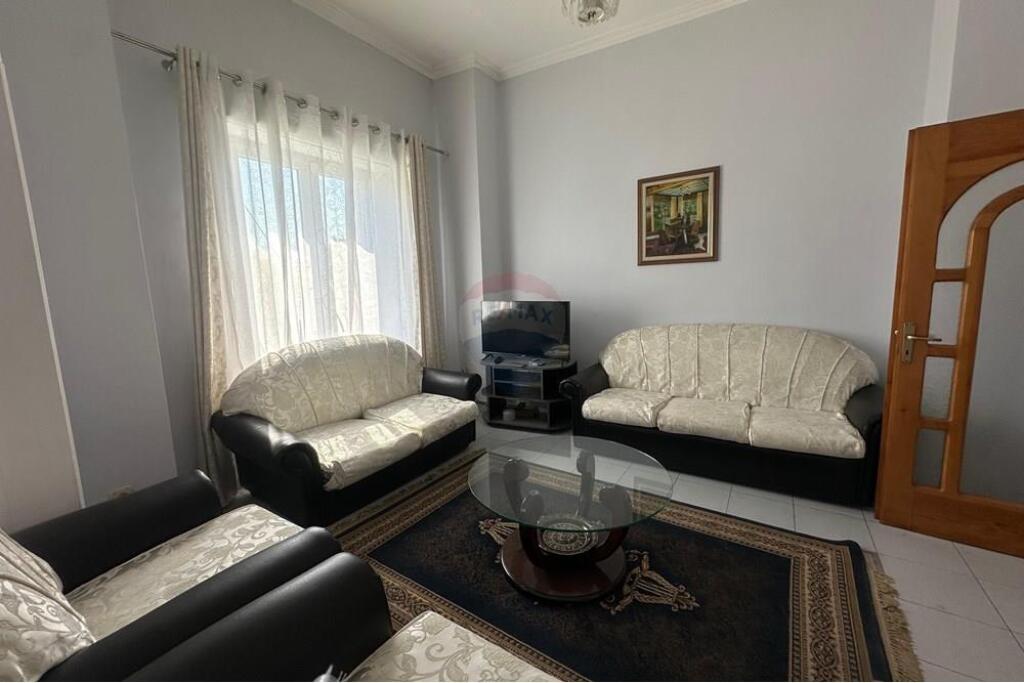 Apartament 2+1 për qira në Shallvaret