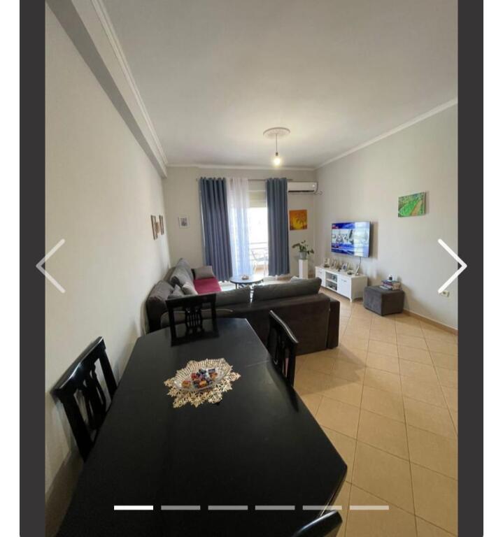 Shitet apartament 2+1+2 tek Vila L, astir
