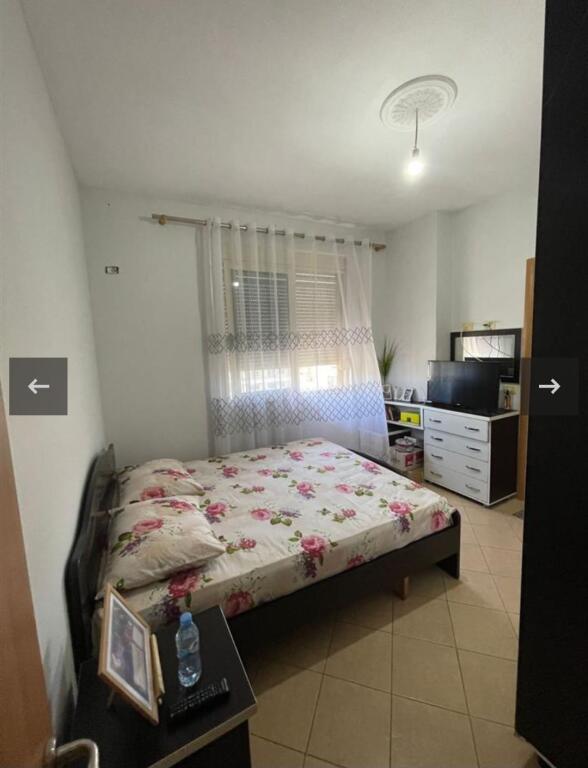 Shitet apartament 2+1+2 tek Vila L, astir