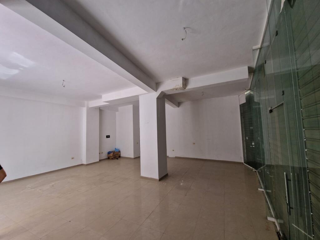 Spazio commerciale in affitto