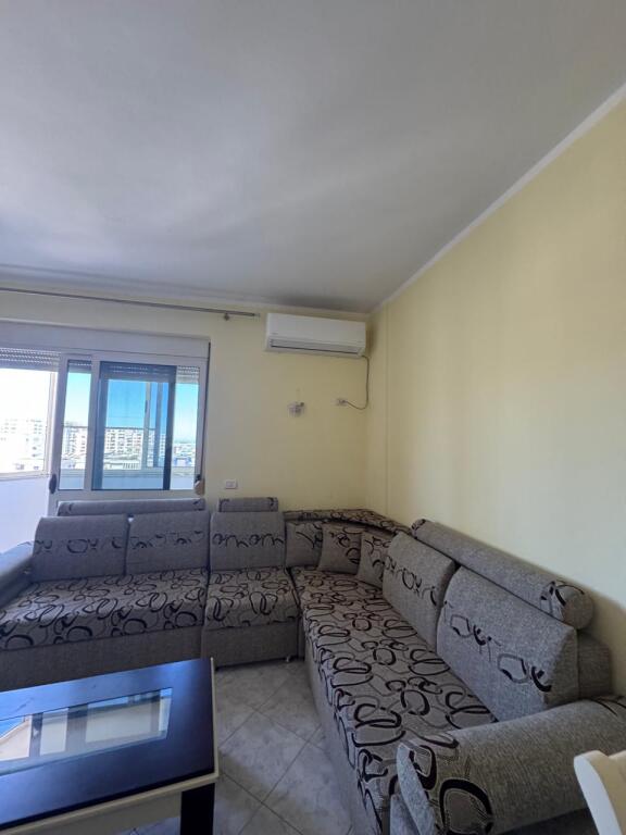 Jepet me Qira Apartament 1+1 te Stacioni i trenit