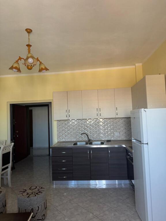 Jepet me Qira Apartament 1+1 te Stacioni i trenit